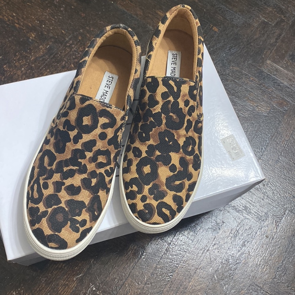 Steve Madden Gills A Sneaker